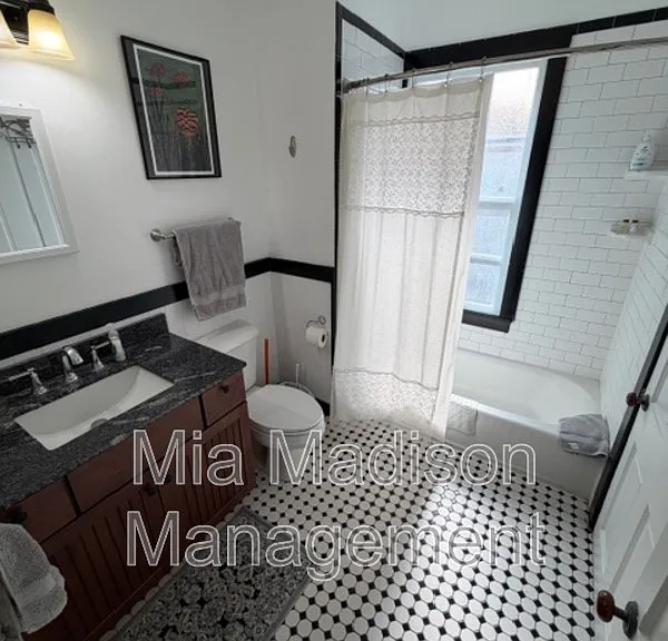 547 E Macon St — Photo 13