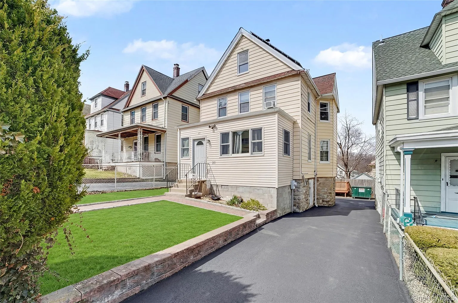 77 Robertson Avenue photo 1