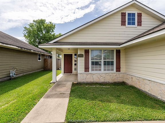 2nd image of 928 Crested Point Dr