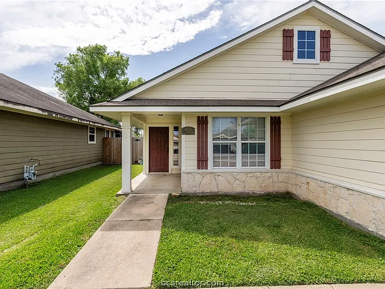 928 Crested Point Dr — Photo 2