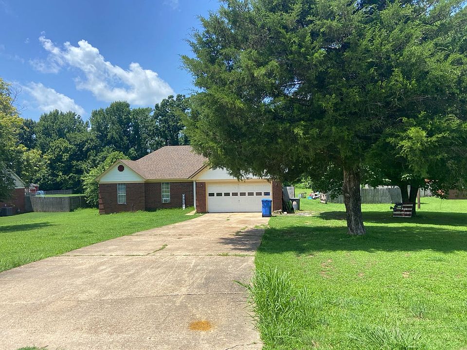 1st image of 389 Chickasaw Cir