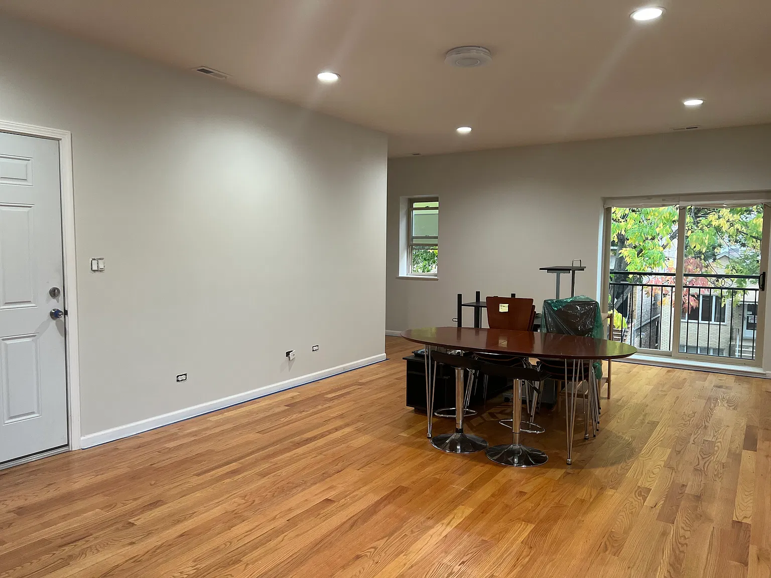 3 bed, 1400 sqft, $2,800 — Photo 1