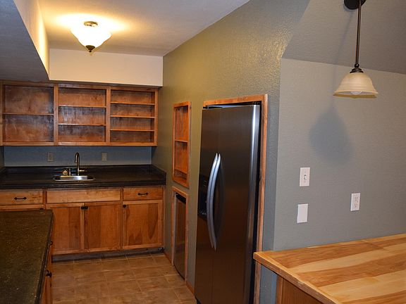 2nd image of 1073 Violet Dr