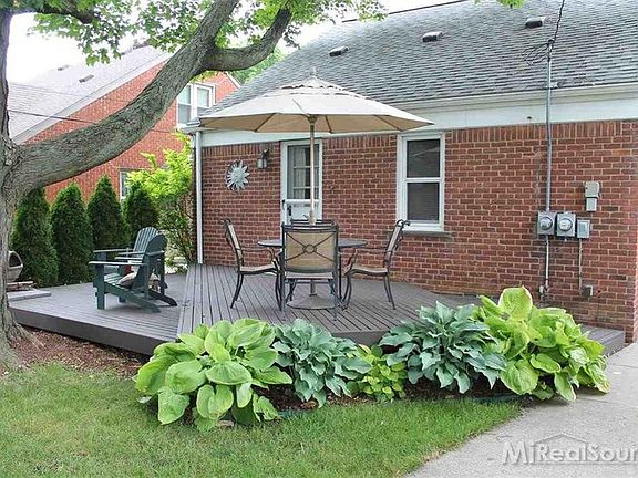 5th image of 21160 Fleetwood Dr