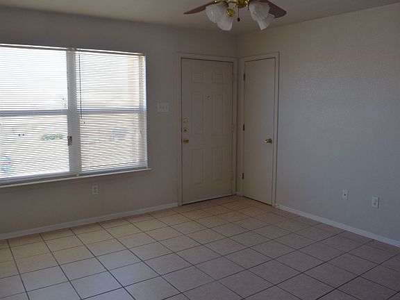 3rd image of 1002 Circle M Dr APT B
