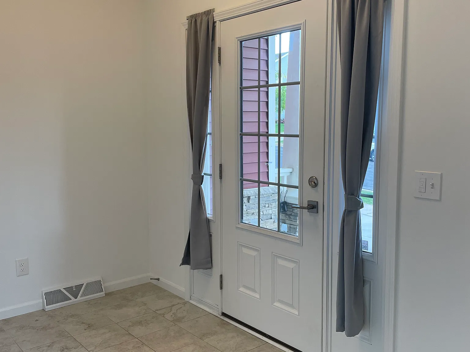 5 bed, 3.5 bath, 3517 sqft, $3,395 — Photo 2