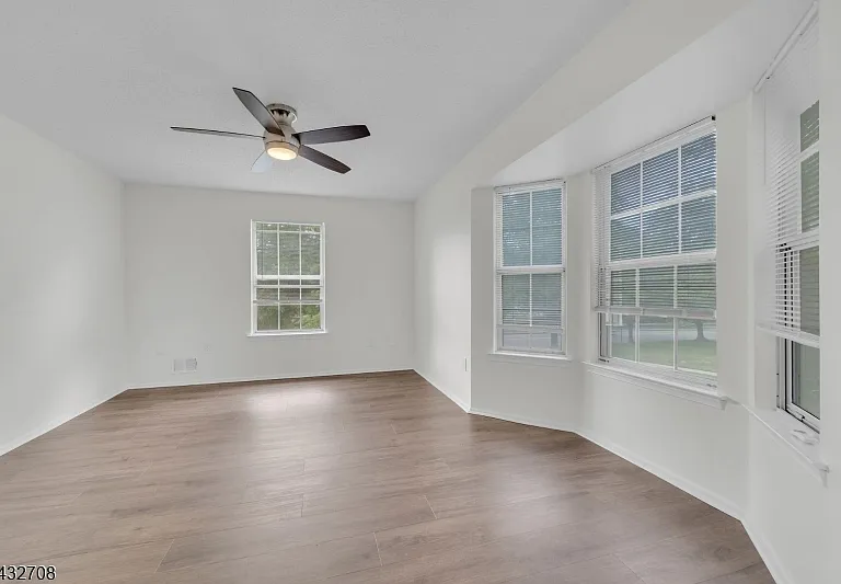 93 Caitlin Ct — Photo 12