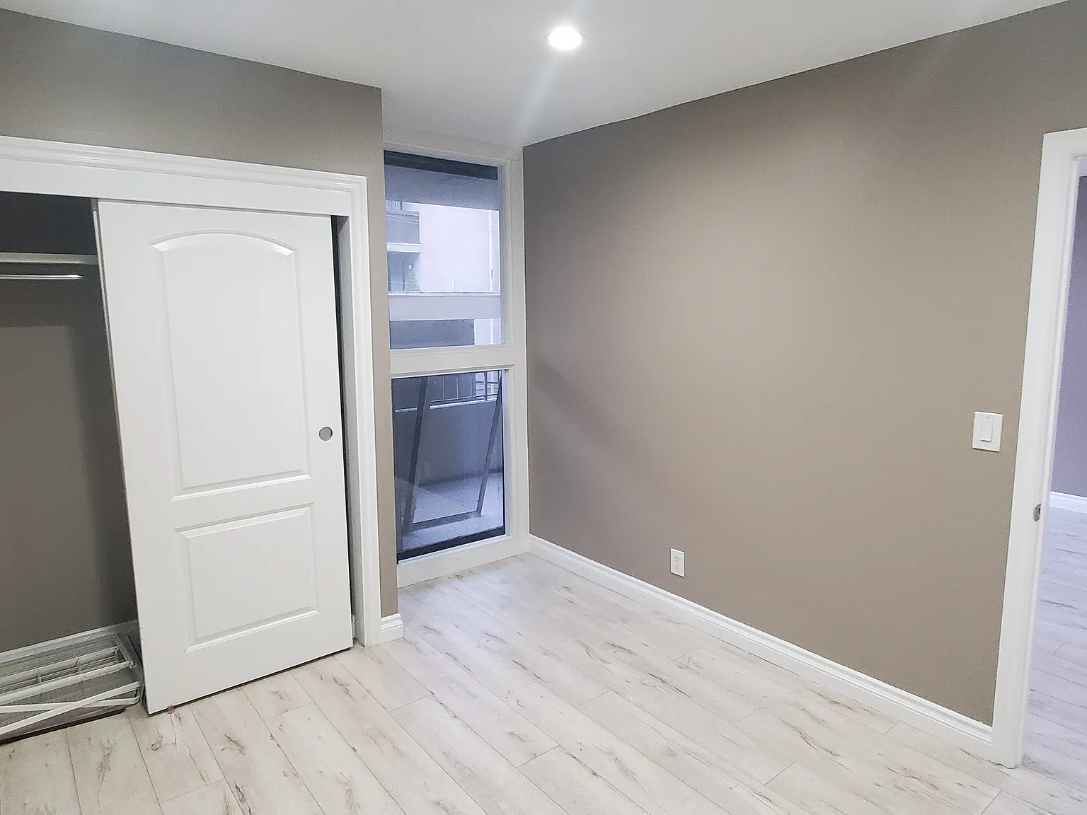 2 bed, 1000 sqft, $4,000 — Photo 4