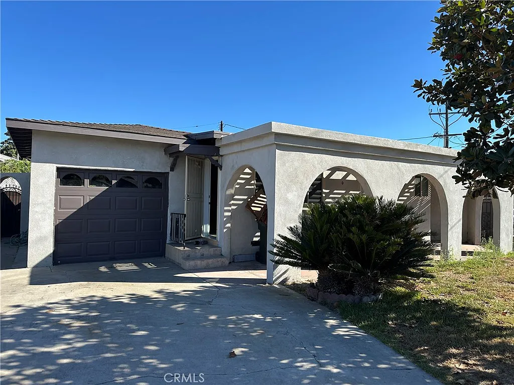 3 bed, 2.5 bath, 1592 sqft, $4,200 — Photo 2
