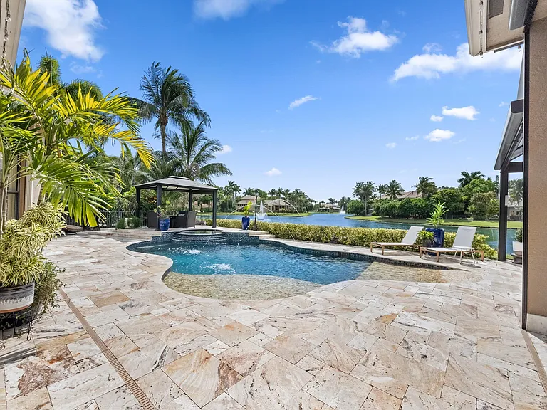 10771 Versailles Blvd — Photo 41