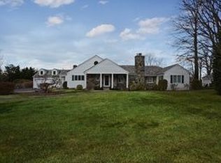 88 Country Club Dr, Port Washington, NY 11050