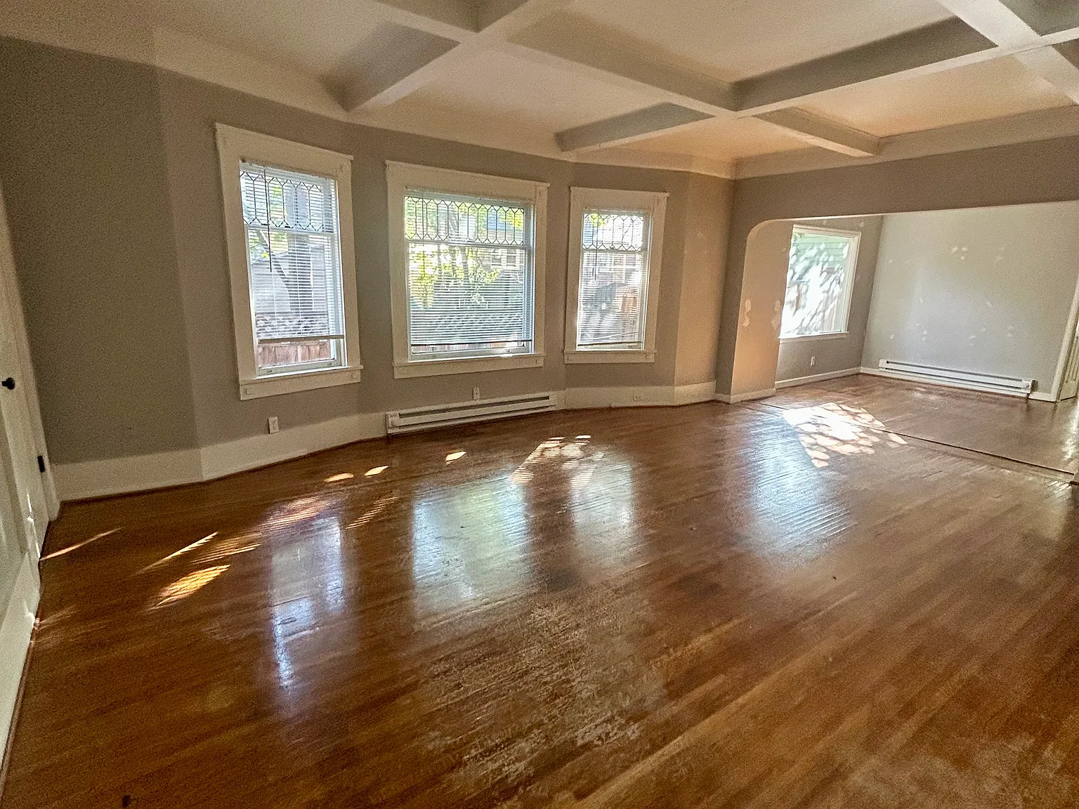 3 bed, 1200 sqft, $1,800 — Photo 1