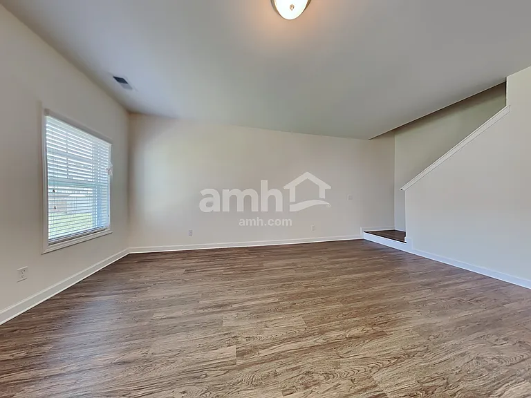 523 Lateleaf Dr — Photo 6