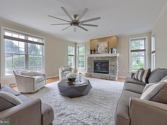 2nd image of 2282 Porter Way