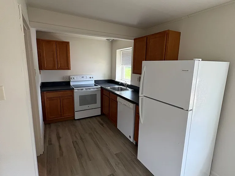Charlotte Place Apartments — Photo 45