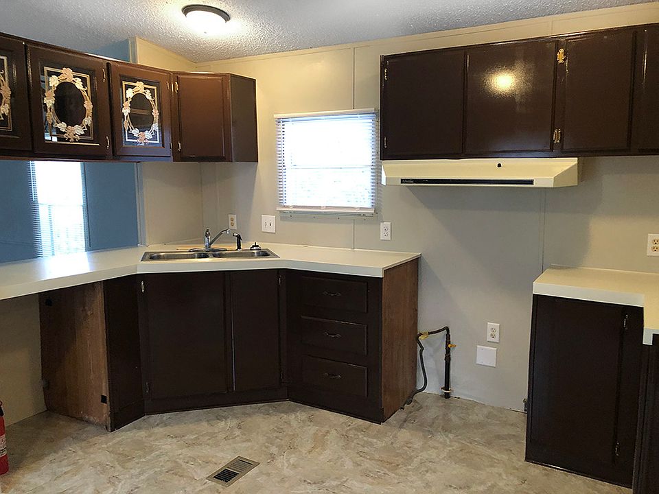 2nd image of 1563 Lansing Rd