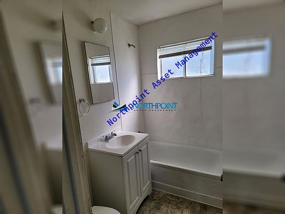 3rd image of 3720-3740 Astoria St #2