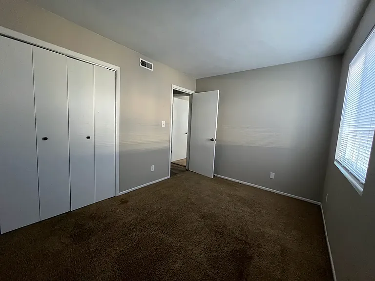 504-524 S Sweetbriar Dr — Photo 8