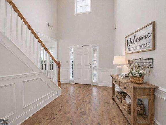 2nd image of 436 Cherry Tree Ln