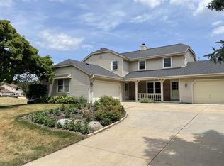 1815 Jennifer Ln, Waukesha, WI 53186