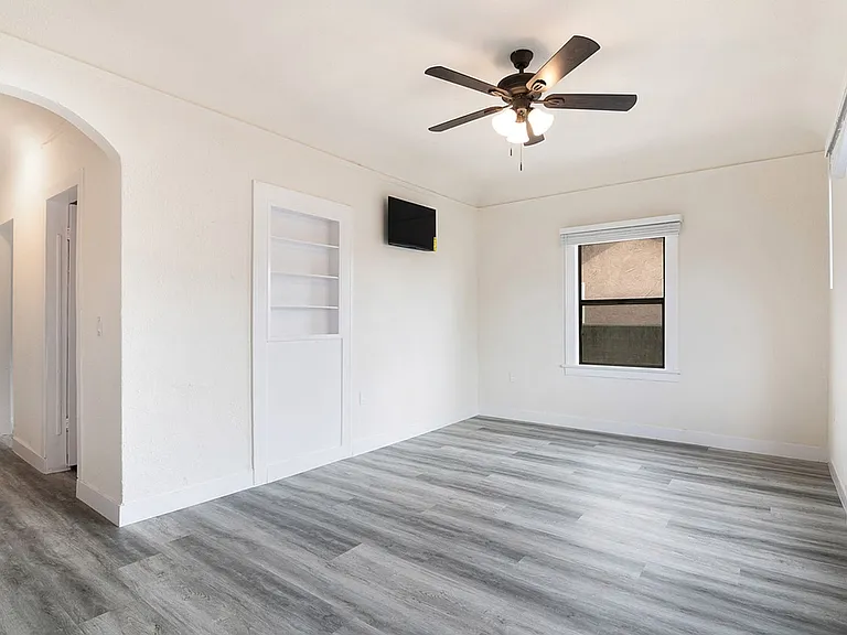 27th Street Studios and One Bedrooms — Photo 41