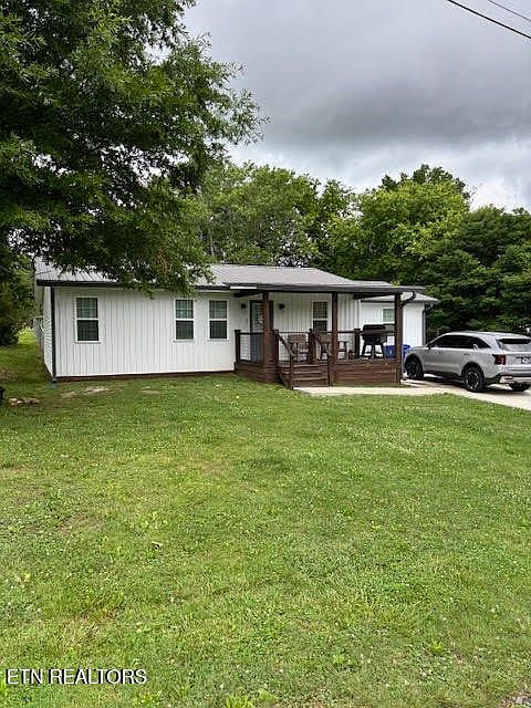 1st image of 409 Greenwood Cir
