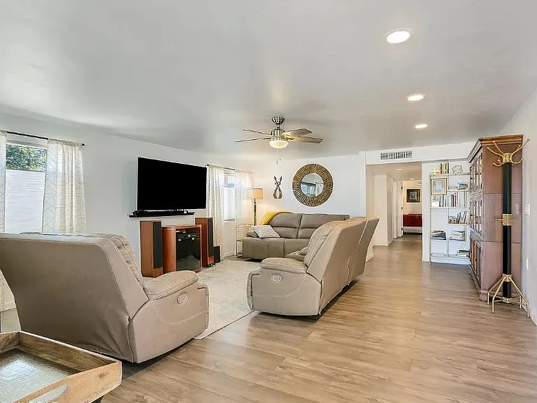 3402 E Kleindale Rd — Photo 4