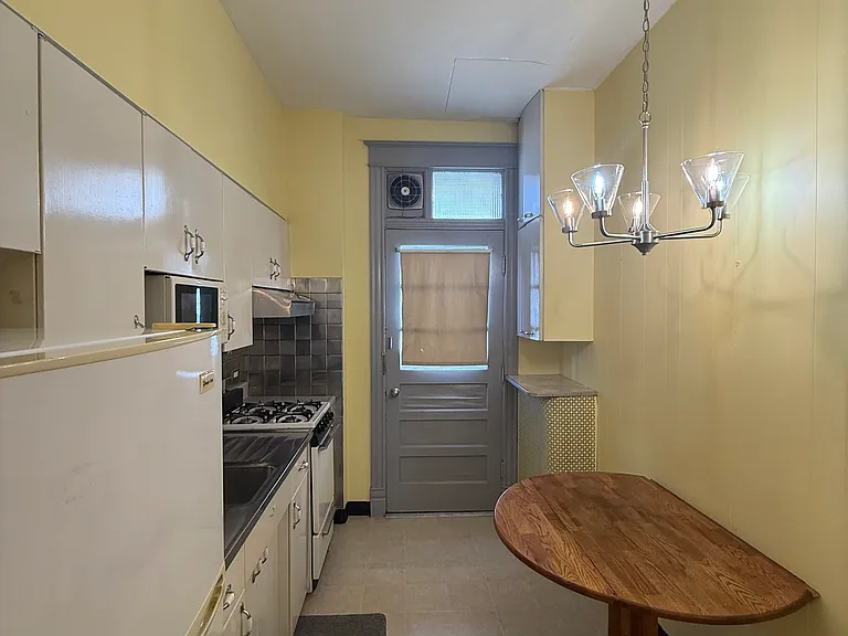 2258 S Compton Ave #2 — Photo 8