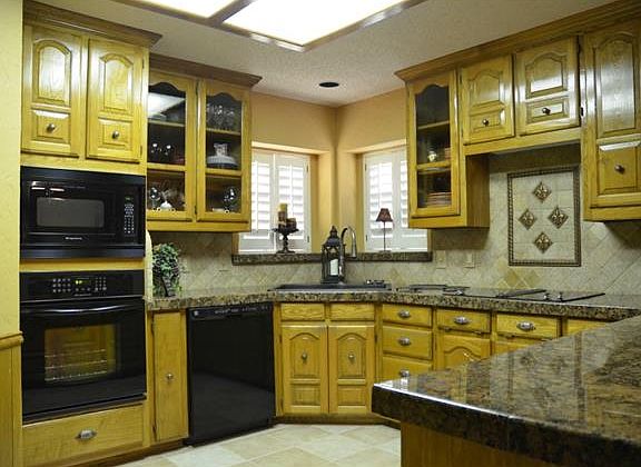 5th image of 2403 Vista Glen Ln