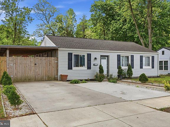 4th image of 1715 Saunders Way