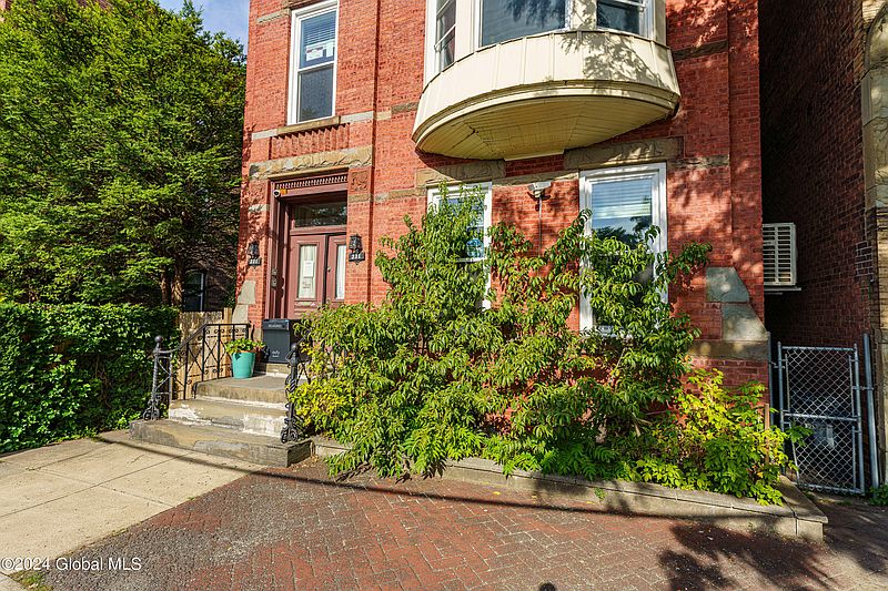 3rd image of 331 3rd Street