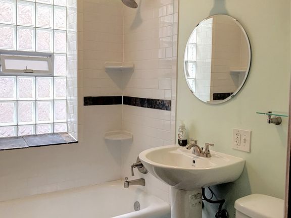 5th image of 4027 W Barry Ave #1