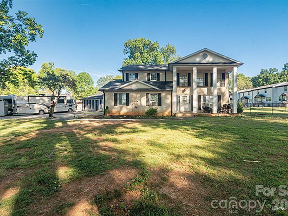 4th image of 104 Bright Ave