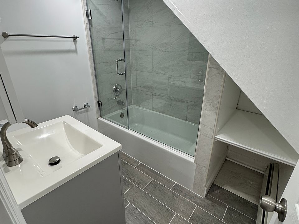 1st image of 21 Cooley Pl Floor 2
