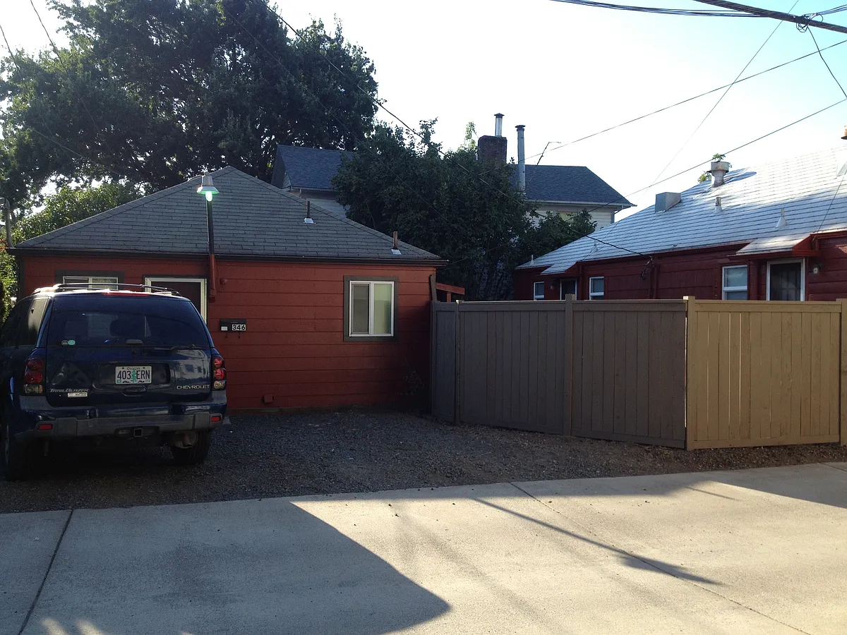 Building Photo - 346 E 16th Ave