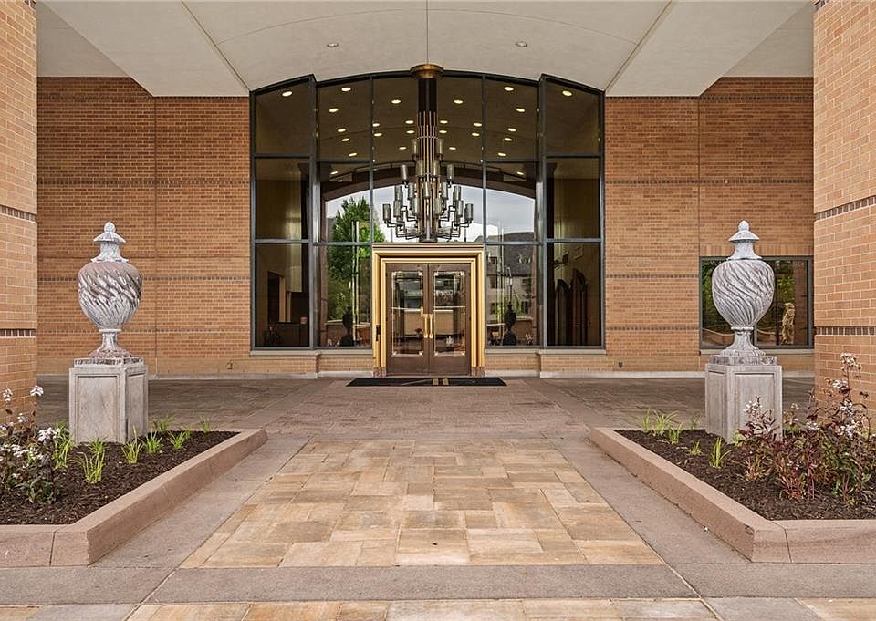 1st image of 400 W 49th St #2032
