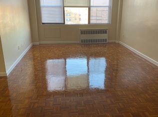 18 Robson Pl #433, Hempstead, NY 11550