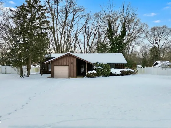 15 Summit Avenue, Manalapan, NJ 07726