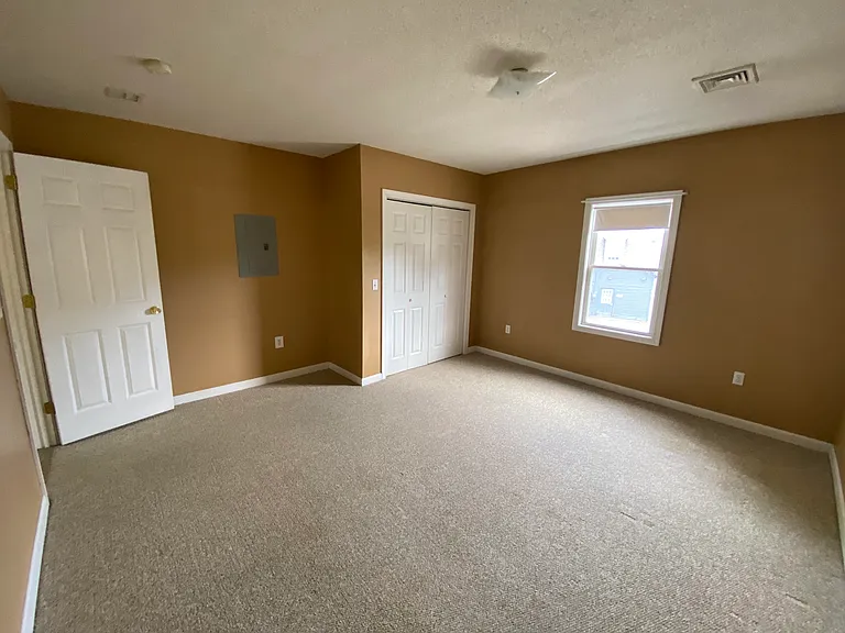 215 Main St — Photo 9