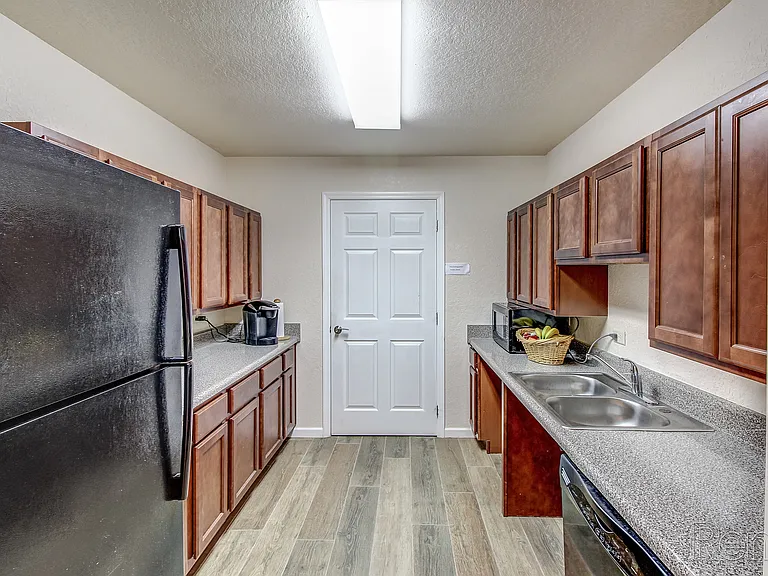 Hidden Valley Apartments — Photo 15