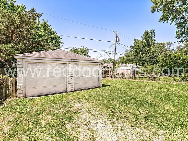 1742 N Whittier Pl — Photo 20
