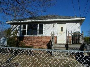 714 Oak Neck Rd, West Islip, NY 11795