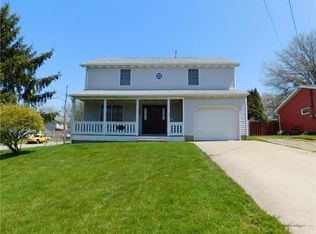 606 Pin Oak Dr, Erie, PA 16504