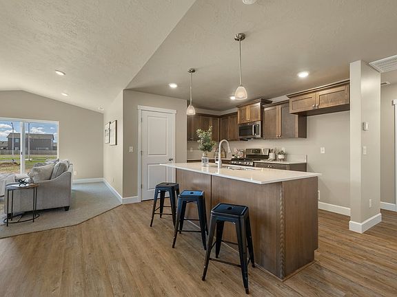3rd image of 1318 NW Willow Parkway 5k Incentive