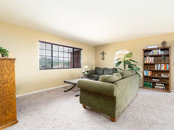 3rd image of 33186 Robinhood Dr