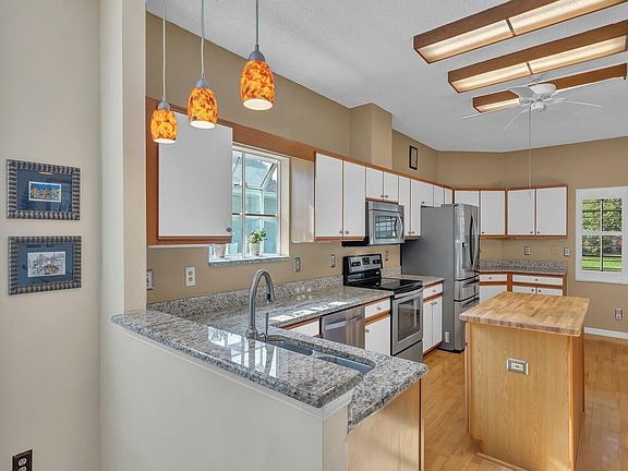 4th image of 340 Tamarind Place