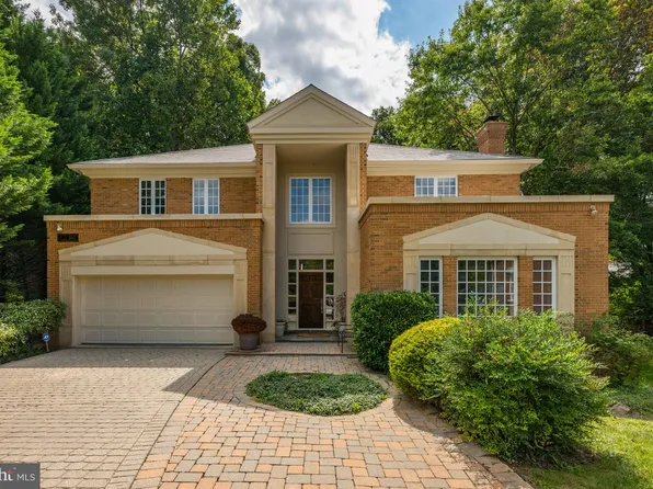 10024 Chartwell Manor Ct, Rockville, MD 20854