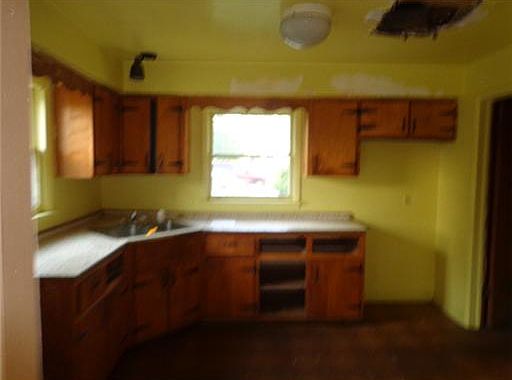 3rd image of 753 Whitmore Ave