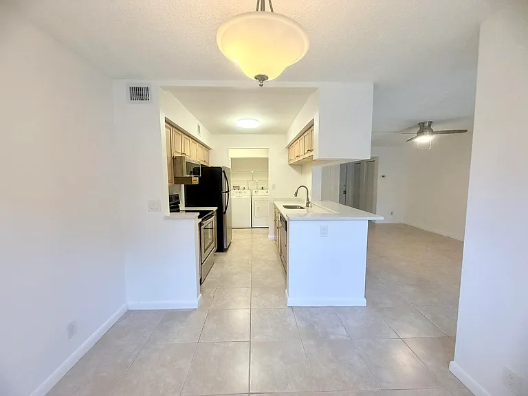 9955 Westview Dr #218 — Photo 5