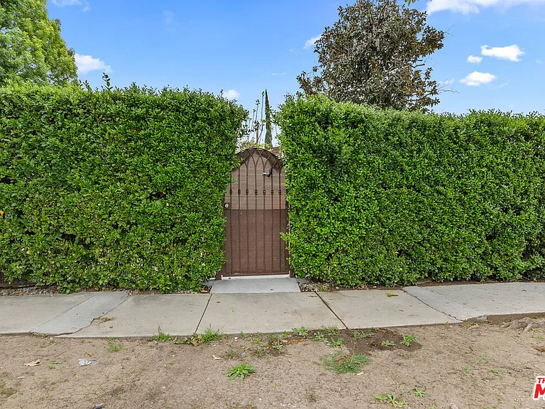 6742 Sunny Brae Ave — Photo 2